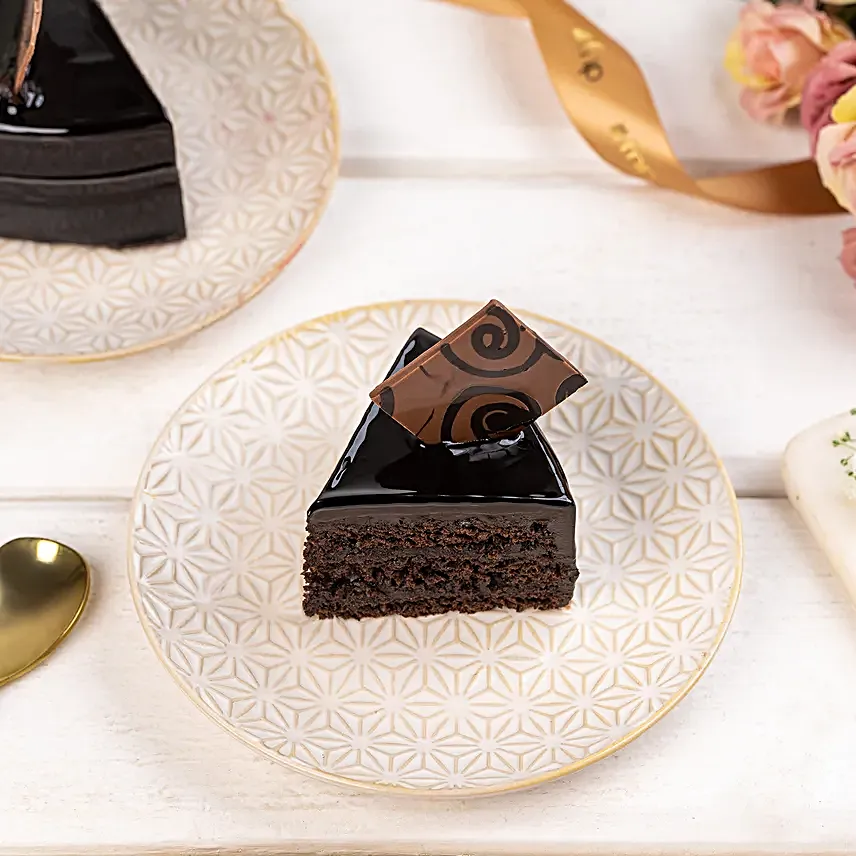 Elegant Truffle Gloss Cake